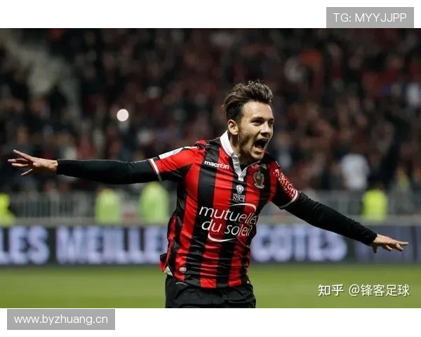 查理·泰勒本赛季在英超表现稳健，攻防两端持续提升